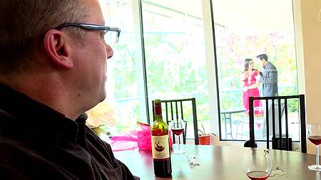 Начальник трахает жену сотрудника, обещая ему повышение