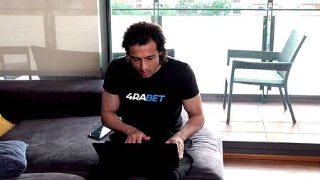 Жопастая мусульманка в лосинах таки соблазнила на секс