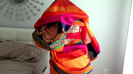 Застряла под кроватью, а парень этим воспользовался