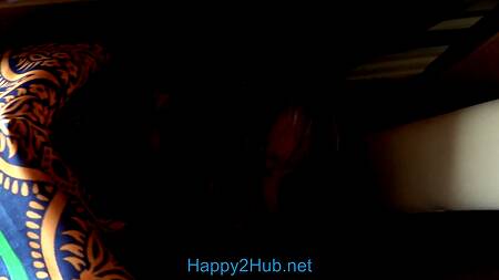 Застряла под кроватью, а парень этим воспользовался