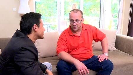 Боссу приходится согласиться, чтобы работник поимел его жену