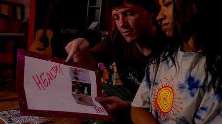 Учитель искусств помогает вдохновиться через секс