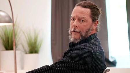 Муж работает, а жена трахается с его подчиненным