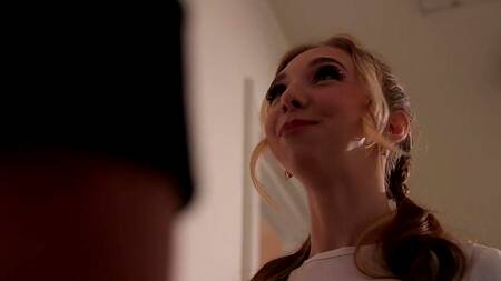 Милая студентка хочет быть наказала учительским членом