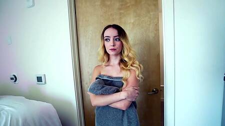 Удовлетворённая падчерица глотает сперму отчима