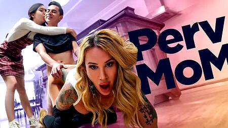 Милая брюнетка делится своим парнем с развратной мачехой