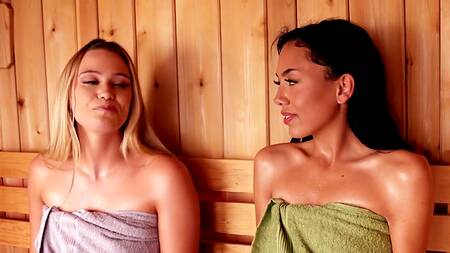 Попарились в сауне и обменялись отцами для секса