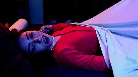 Милая подруга падчерица склонила к сексу втроем