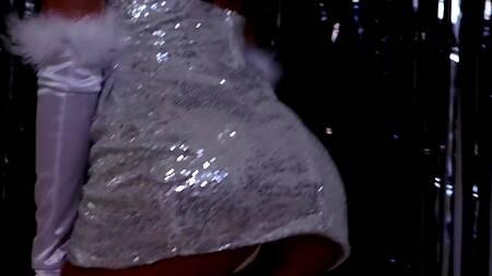 Фотосессия стала слишком горячей, черная модель захотела секса