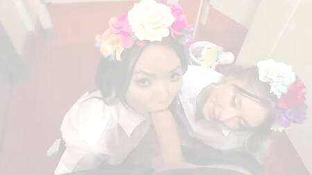 Директор ресторана трахает двух сестер азиаток