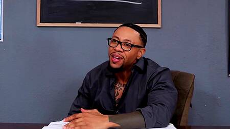 Учитель отвернулся и студентка сделала парню минет под партой