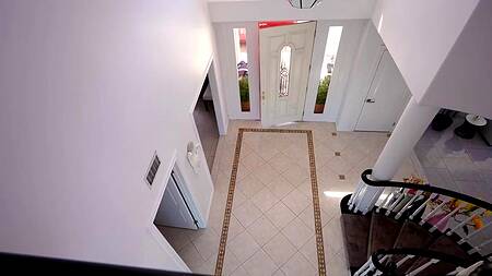 Миниатюрная падчерица сыграла в прятки и отдалась отчиму