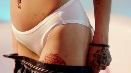 Китайская студентка ебется с опытным мужиком и кончает