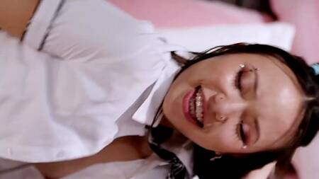 Китайская студентка ебется с опытным мужиком и кончает