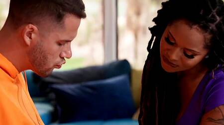 Пришла тренировать девушку и трахнулась с её парнем