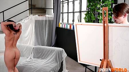 Разделась перед художником и приласкала киску