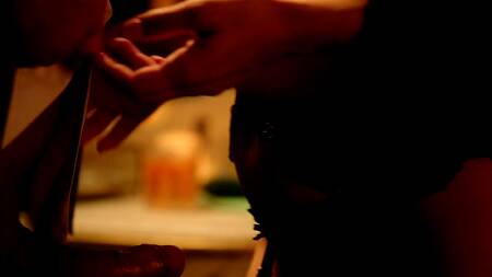 Завязал глаза красотки и страстно её трахнул