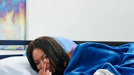 Шел трахать девушку, но поимел ещё и её соседку по комнате