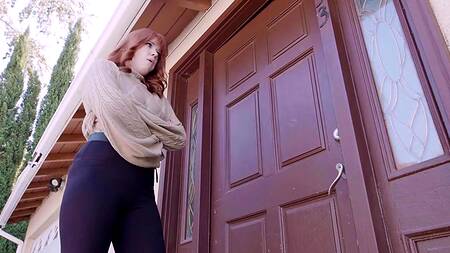 Рыженькая милфа после мастурбации отдается другу сыну в попку