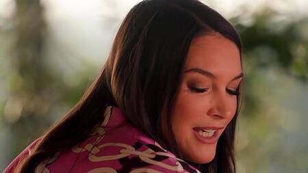 Секретарша задирает юбку и соблазняет на анальный секс