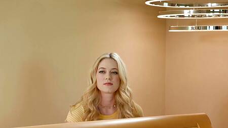 Задрала юбку и соблазнила отца подруги на секс