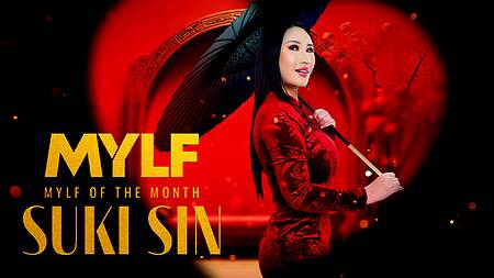 Зрелая азиатка в красном белье наслаждается сексом