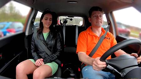 Если не можешь сдать на права, то соблазняй инструктора