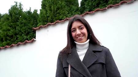 Показала сиськи с пирсингом сосков на улице и отдалась за деньги