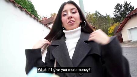 Показала сиськи с пирсингом сосков на улице и отдалась за деньги