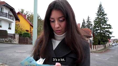 Показала сиськи с пирсингом сосков на улице и отдалась за деньги