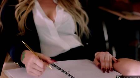 Задержалась в универе, для группового секса с неграми