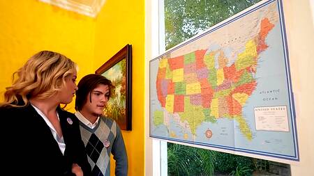 Учительница географии трахается со студентом у себя дома