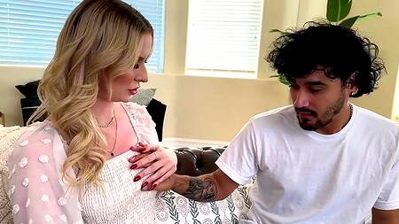 Мачеха ебется с пасынком, чтобы тот не приставал к другим девушкам