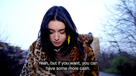 Предсказуемо, что татуированная неформалка отдается за деньги