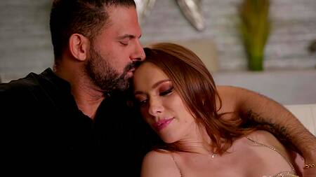 Красотка на очередном свидании отдалась в попку