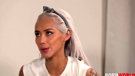 Анальная мастурбация и двойное проникновение на тренировке