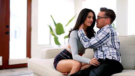 Отличница хочет на толстый член преподавателя