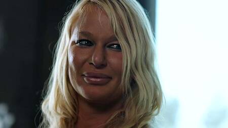 Худая падчерица трахается с новой семьей