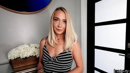 Зашла в гости к другу сына и отдалась в пизду