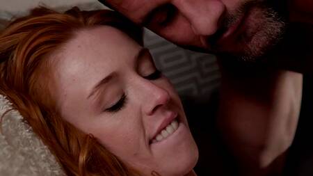 Теперь, после секса с отчимом рыжая телка понимает что такое оргазм