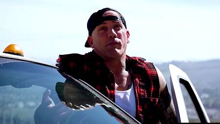 Разделась перед мужем на час и соблазнила на жаркий секс