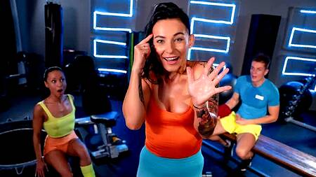 Хватит дрочить на спортивных телок, их пора трахнуть