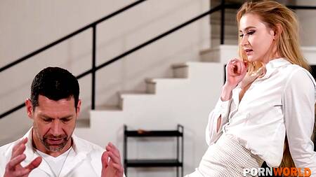 Муж не трахнул жену с утра, поэтому она ебется с его другом