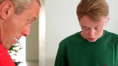 Верующая семья на новый год устраивает групповуху с инцестом