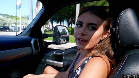 А у меня есть дом с бассейном, поехали ко мне трахаться