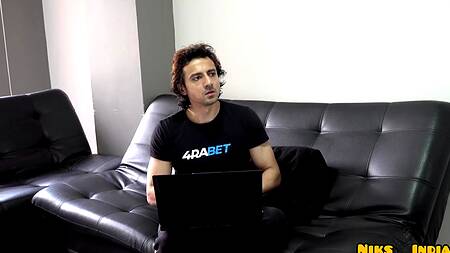 Горничная не против, чтобы хозяин не дрочил, а трахал её