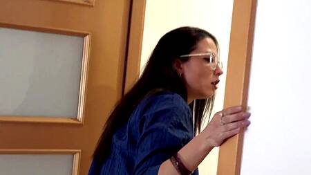 Спустил лосины со сводной сестры и жарко поимел её в попку