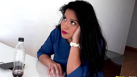 Налоговый инспектор склонил симпатичную девку к сексу