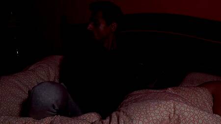 Трахнул европейскую подругу жены, прокравшись к ней в спальню