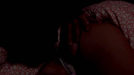 Трахнул европейскую подругу жены, прокравшись к ней в спальню